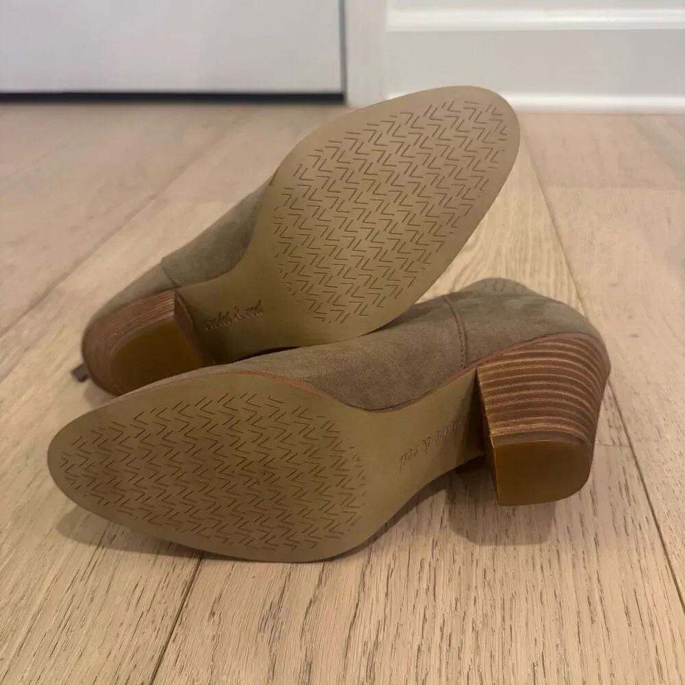 Red and Violet Jackson Lazer Cut Topline Booties tan taupe Size US size 6.5